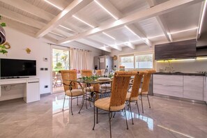 Dining - Villa Sunflower Alghero (ALGHERO)