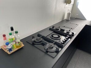 Fridge, microwave, oven, stovetop