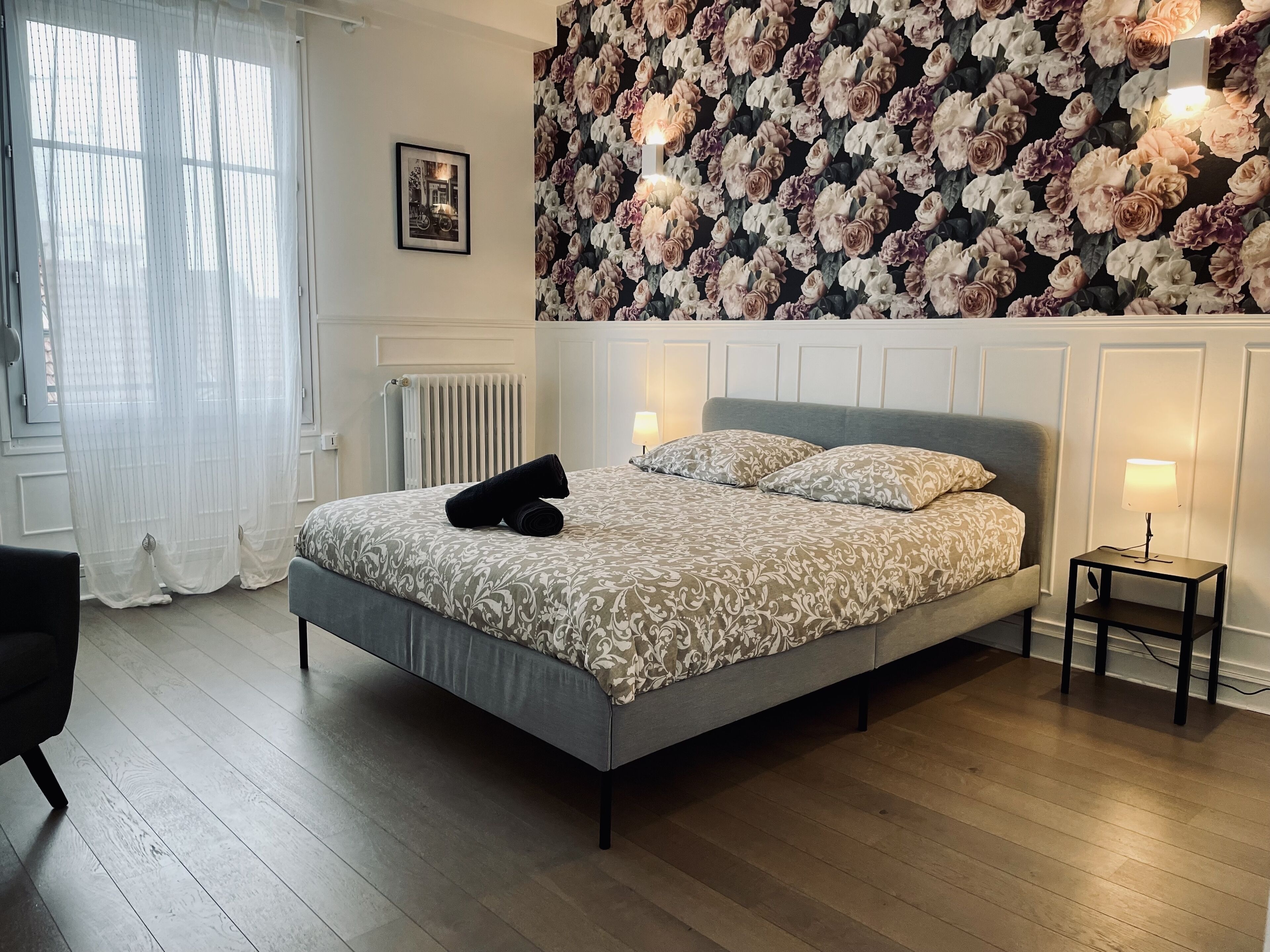 2 Schlafzimmer, Schreibtisch, Bügeleisen/Bügelbrett, Reisekinderbett