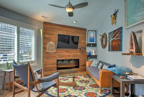 Smart-TV, Kamin, Bücher