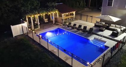 Private heated pool. Camel beach. 6 bdr Secluded Villa in the heart of Pocono