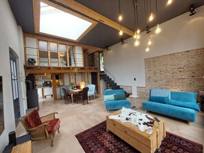 Smart-TV, Kamin, DVD-Player, Stereoanlage