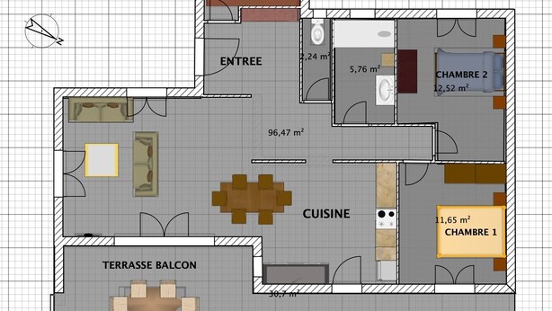 Een plattegrond van een woongebouw met aangeduide kamers, waaronder een balkon, keuken, twee slaapkamers, een badkamer en een inkomhal.