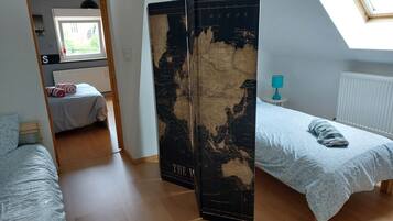 4 soveværelser, skrivebord, strygejern/strygebræt, weekendseng