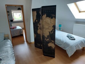 4 soveværelser, skrivebord, strygejern/strygebræt, weekendseng