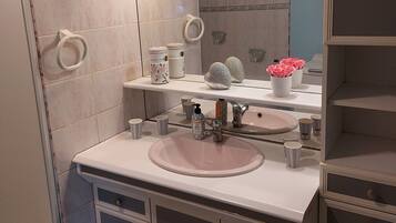 Bruser, hårtørrer, håndklæder, Sæbe