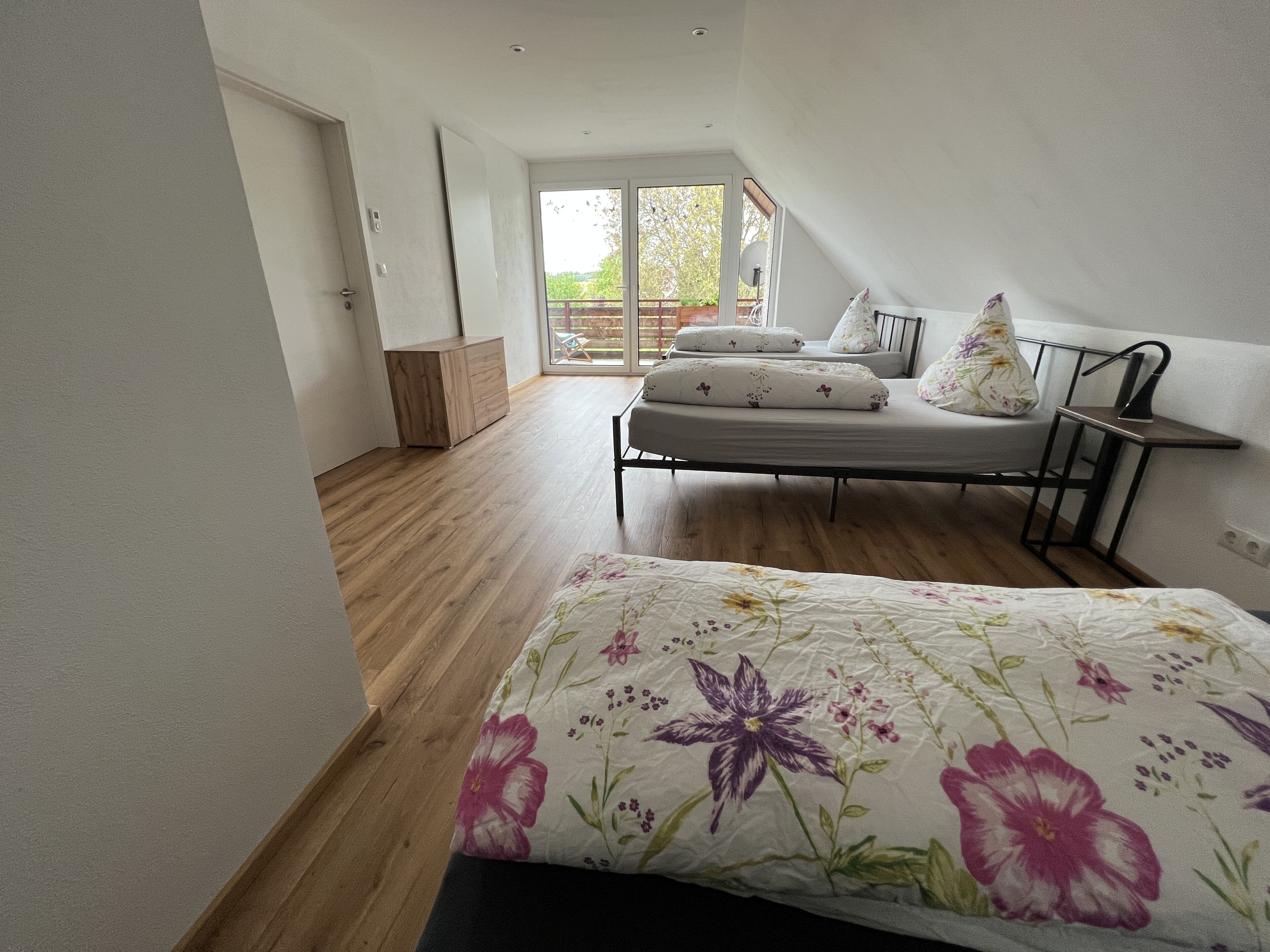 2 Schlafzimmer, Reisekinderbett, kostenloses WLAN, Bettwäsche