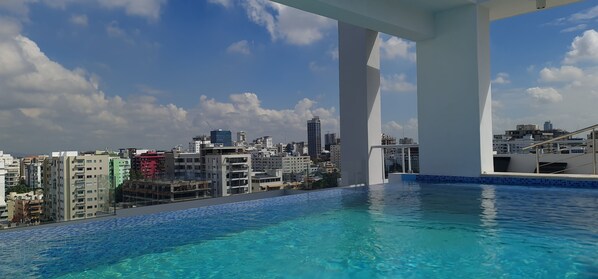 Outdoor pool - Shanti Tower II 10-D (Santo Domingo)
