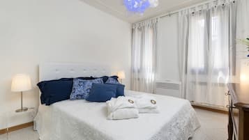 2 chambres, coffres-forts dans les chambres, bureau