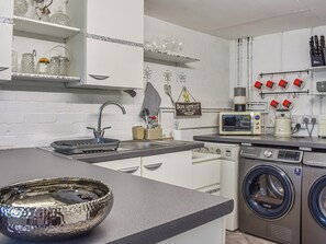 Cookware/dishes/utensils