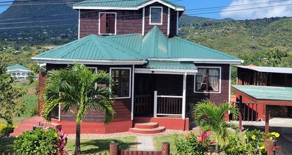 Breathtaking Piton views, alluring sunsets over Caribbean Sea 5 min from beach