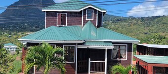 Breathtaking Piton views, alluring sunsets over Caribbean Sea 5 min from beach