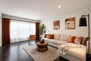 Smart-TV, Stereoanlage, Arbeitsbereiche