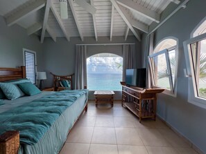 3 bedrooms, in-room safe, WiFi, bed sheets