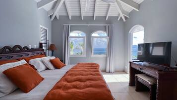 3 bedrooms, in-room safe, WiFi, bed sheets
