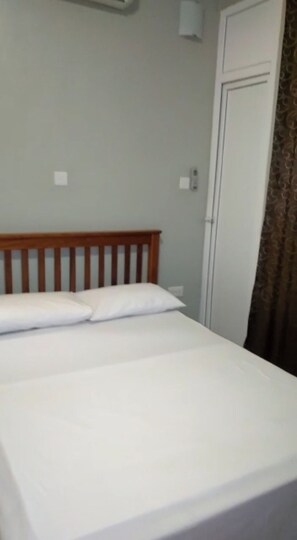 4 bedrooms, WiFi, bed sheets
