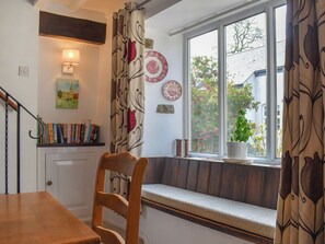 المنشأة من الداخل