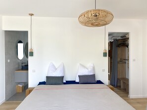 4 Schlafzimmer, Schreibtisch, Bügeleisen/Bügelbrett, Reisekinderbett