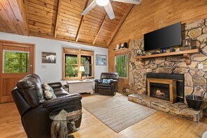 Smart TV, fireplace, DVD player, video library - Tails, Trails, & Trout River Access @ Toccoa-Currents - King - Firepit - Dog (Suches)