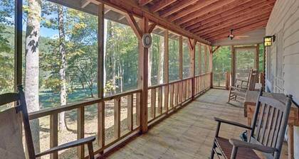 Toccoa-Currents Cabin - River Access - King Bed & Firepit - Large-Dog Friendly