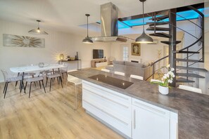 TV - ELEGANT DUPLEX 5 CHAMBRES PLAGES DU MIDI A5B003 (Cannes)