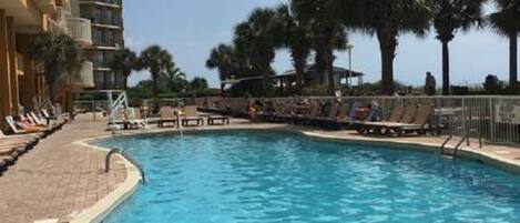 Sisäuima-allas, ulkouima-allas