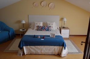 6 bedrooms, iron/ironing board, travel cot, WiFi