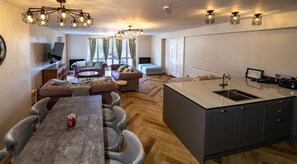 Dining - Croydon Hall (Minehead)