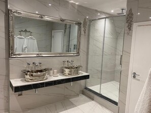 Free toiletries, hair dryer, bathrobes, towels - Croydon Hall (Minehead)