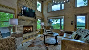 Tv, eldstad och kontor