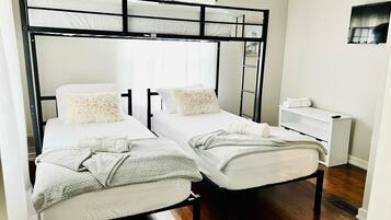 3 chambres, fer et planche à repasser, Wi-Fi gratuit, draps fournis