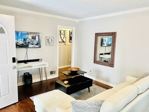 Smart TV - Posh Bungalow mins to Crossplex (Birmingham)