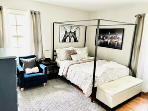 3 bedrooms, iron/ironing board, free WiFi, bed sheets - Posh Bungalow mins to Crossplex (Birmingham)