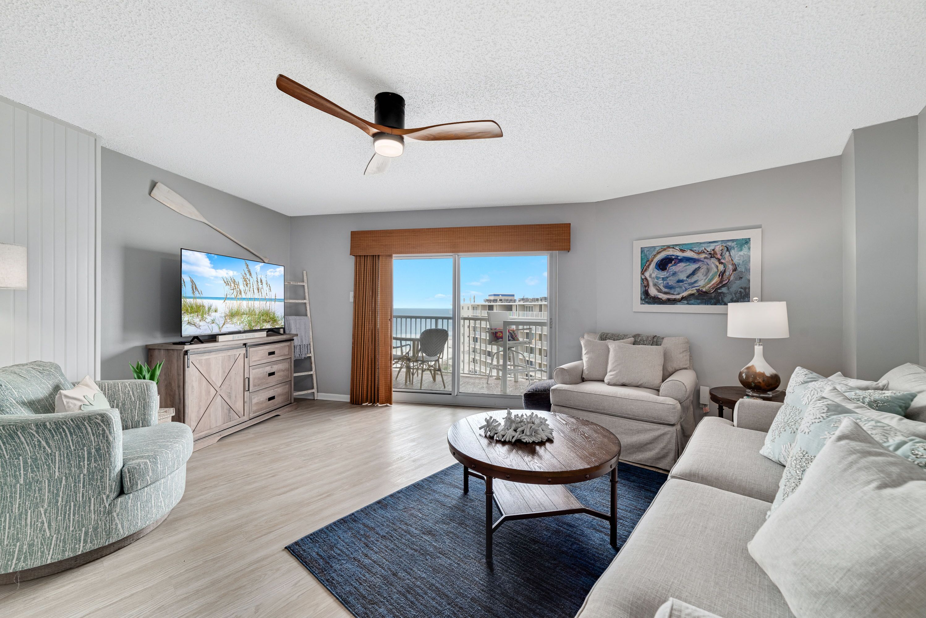 Tradewinds 808 - 1bd\/2bath-Beachfront-Nicely Decorated-Pools Open-Great Rates