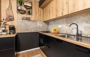 Fridge, microwave, stovetop, dishwasher