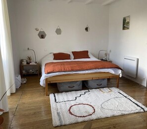 4 bedrooms, iron/ironing board, free WiFi - Charming country house (Montaigu-de-Quercy)