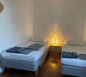 4 Schlafzimmer, Bügeleisen/Bügelbrett, kostenloses WLAN