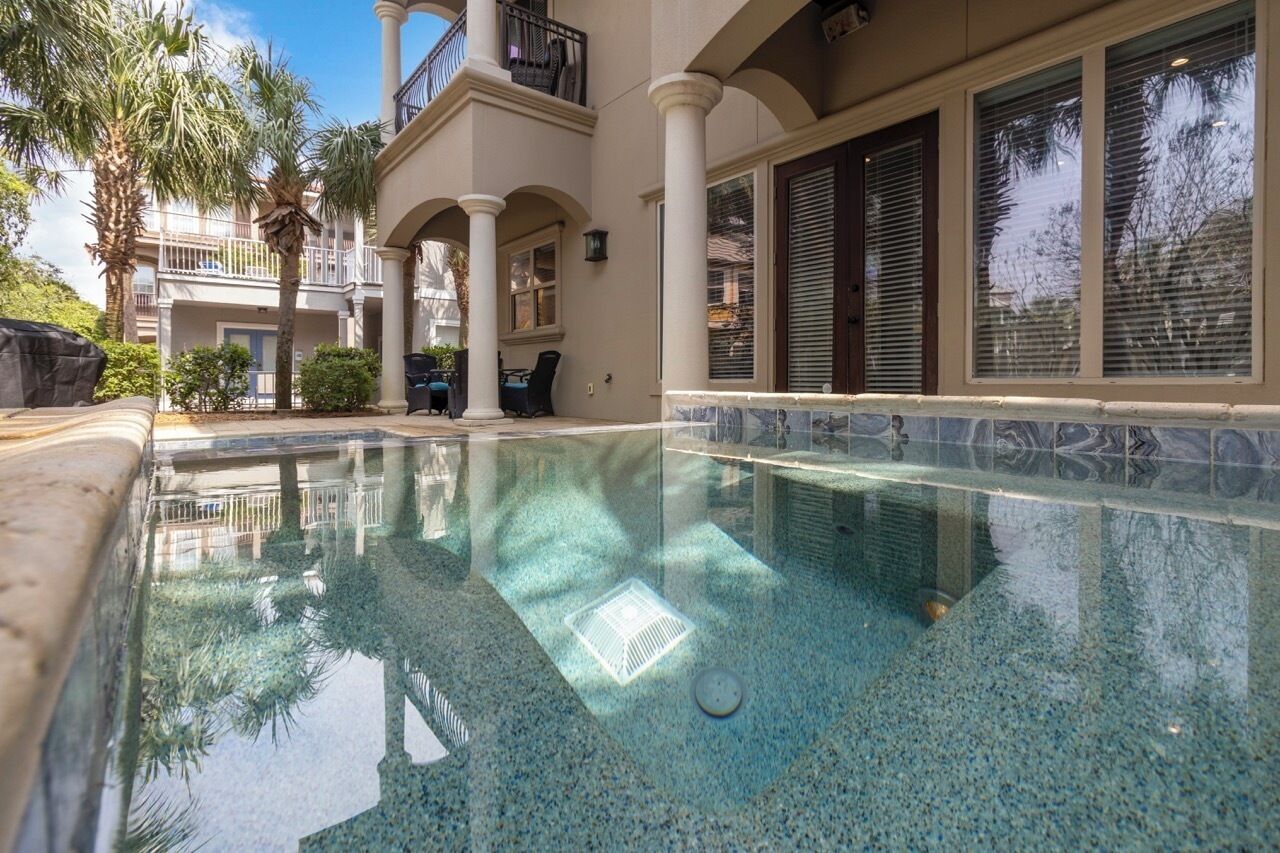 Lämmitetty uima-allas