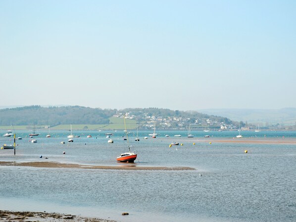 Fishing - Raleigh Cottage has been newly renovated in 2023 offering three bedrooms. (Exmouth)