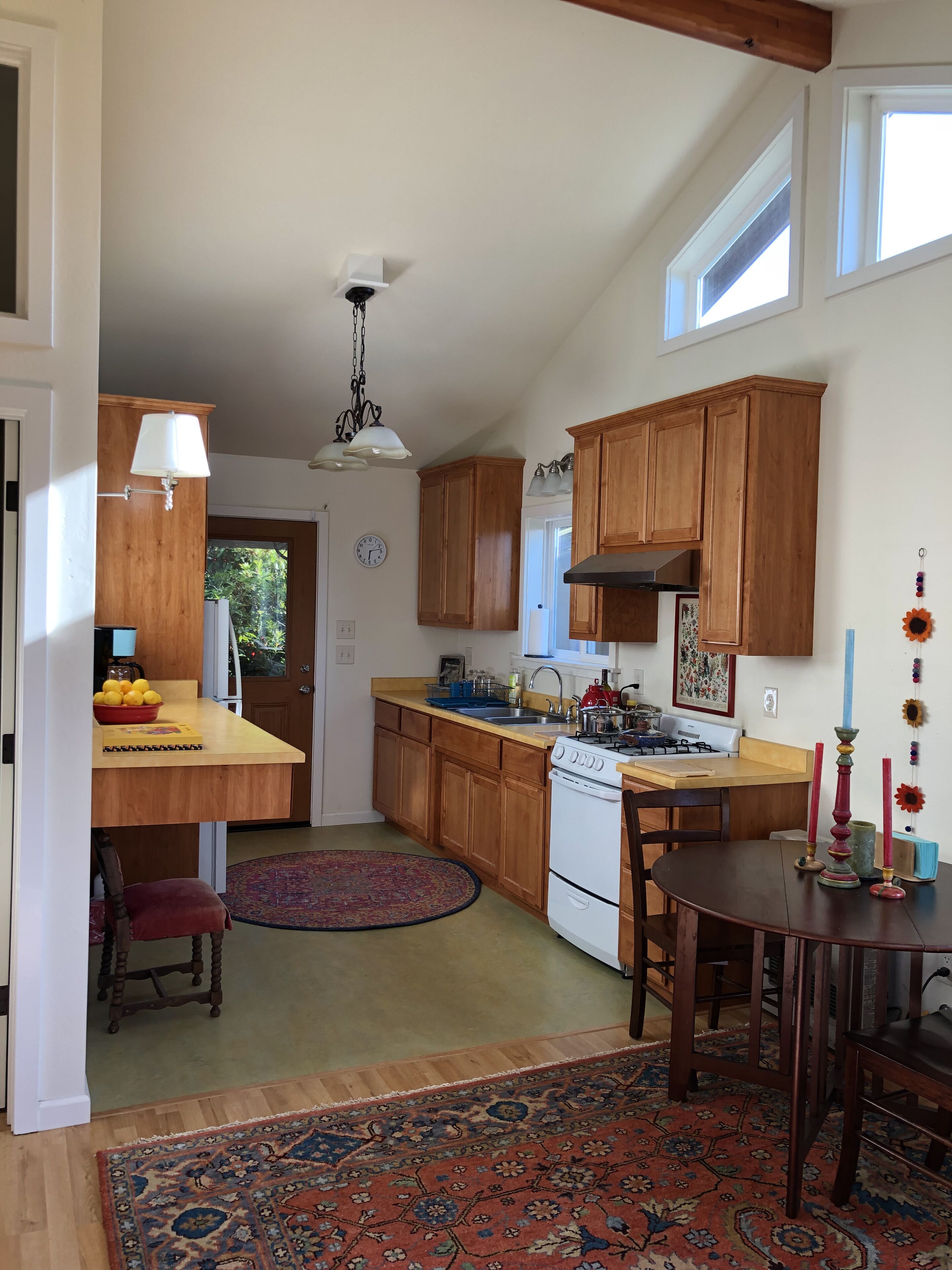 Kühlschrank, Ofen, Herdplatte, Wasserkocher