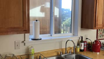 Kühlschrank, Ofen, Herdplatte, Wasserkocher