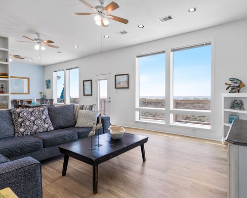 Beautiful home on Matagorda Beach with fenced in yard!