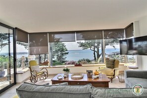 Televisio, takka, pöytäjalkapallopöytä, pöytätennispöytä