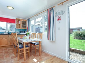 Dining - 2 bedroom accommodation in St Merryn, near Padstow (St Merryn, near Padstow)