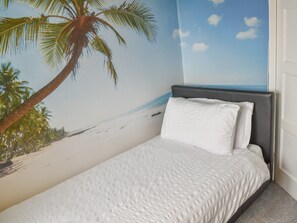 3 bedrooms, travel cot, free WiFi, bed sheets