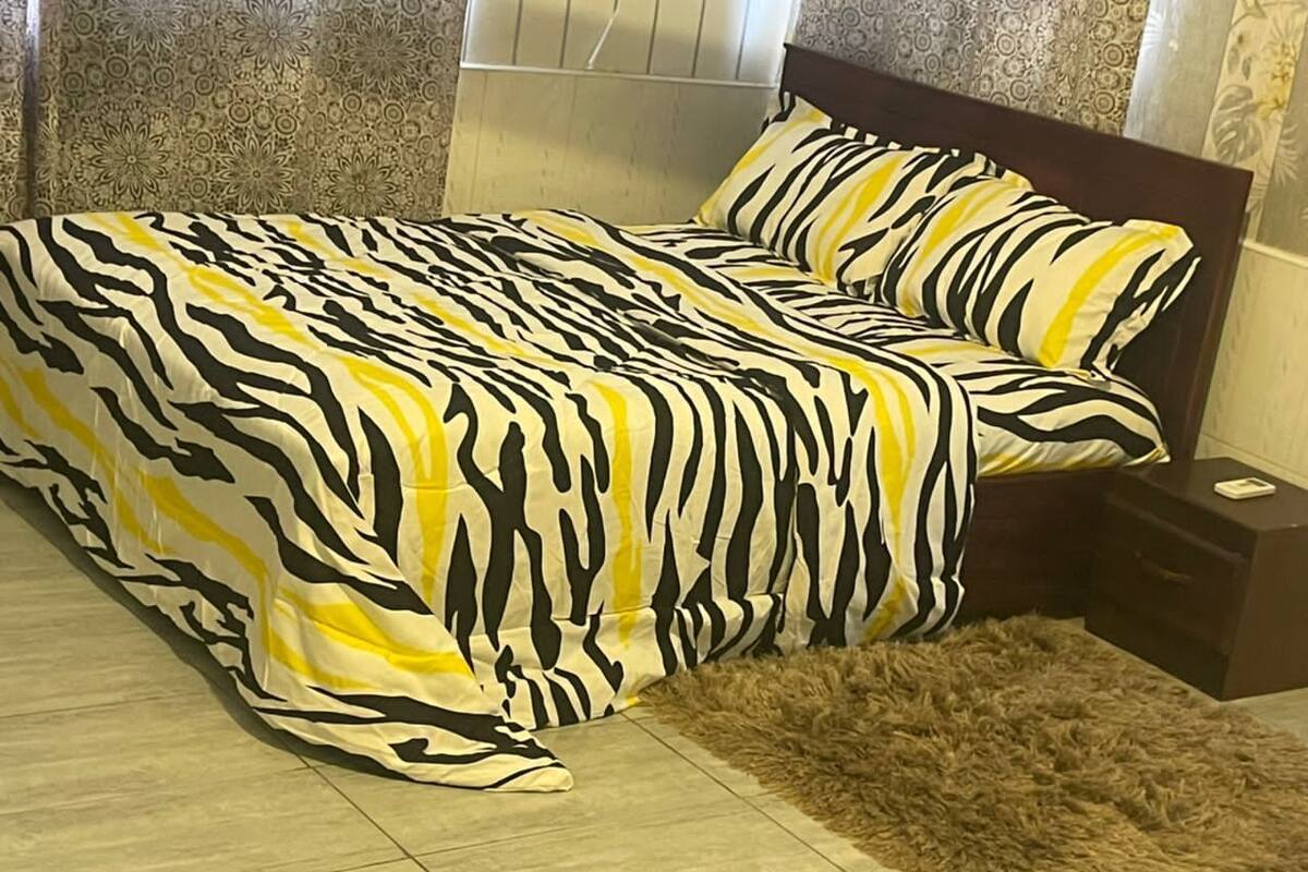 Peralatan tempat tidur premium, busa memori, meja 