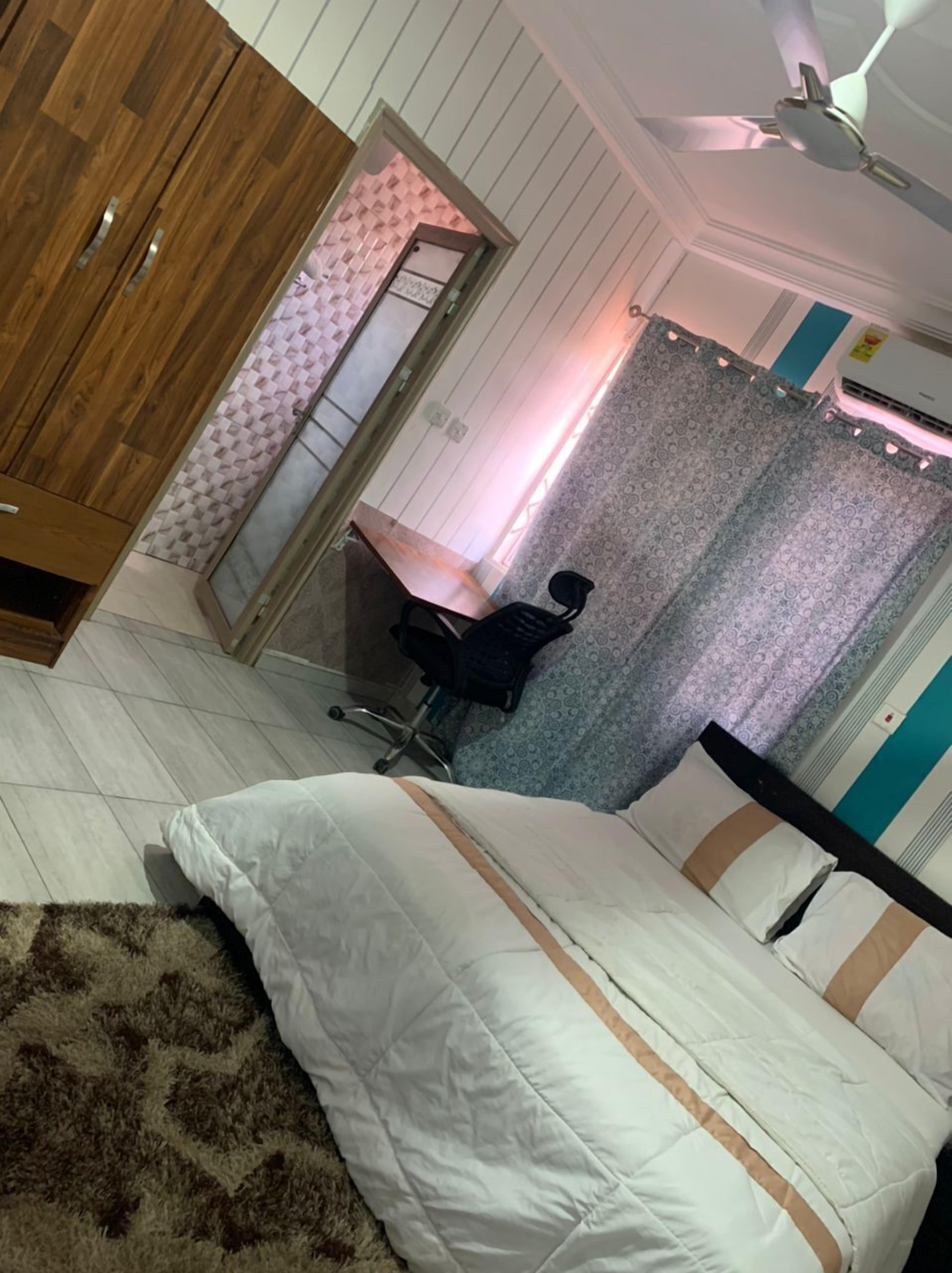 Comfort tweepersoonskamer, voor 1 persoon | Luxe beddengoed, bedden met traagschuimmatrassen