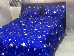 Premium bedding, memory-foam beds, individually decorated - MAXJEN HAVEN GUEST HOUSE (Kasoa)