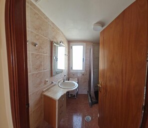 Shower, hair dryer, towels, toilet paper