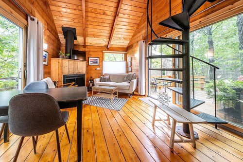 Welcome to Wellfleet! Classically Modern, Woodsy and Serene.